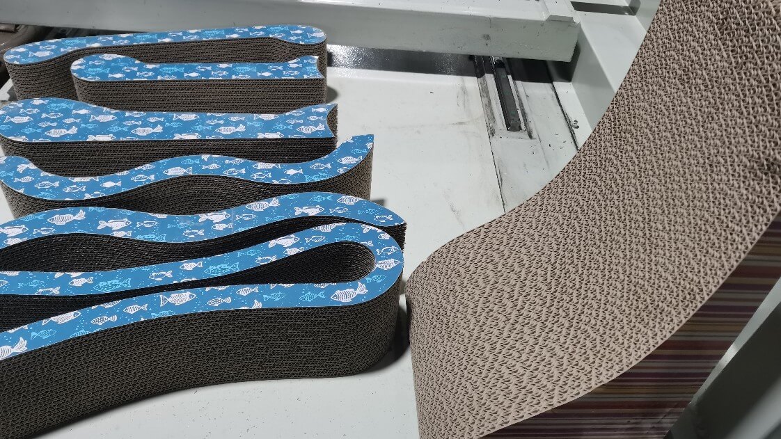 數控帶鋸機和數控線鋸機是不可或缺的貓抓板生產設備